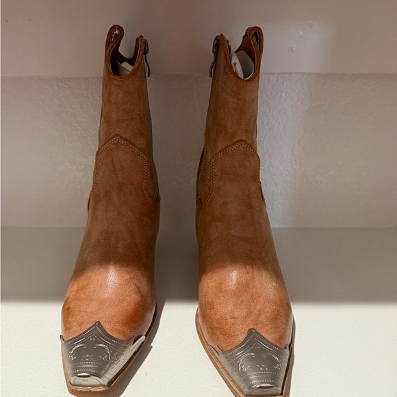 Tan and Silver Heeled Boots with Square Toe - Picture 3 of 5